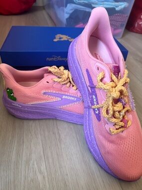 Women’s Brooks RunDisney Ghost 17 Rapunzel Shoe (Size 10.5 Medium B)